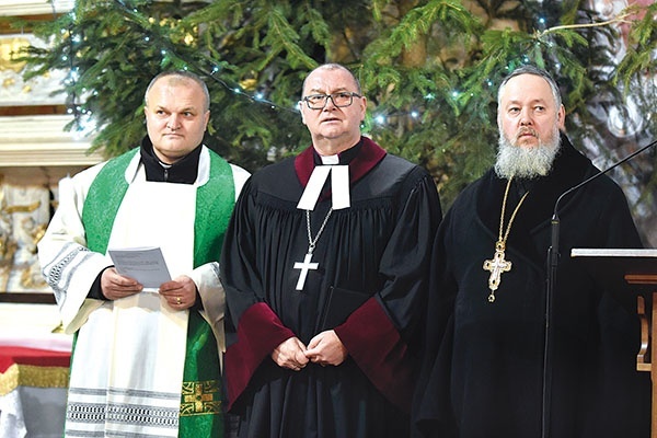 Ksiądz Jarosław Lipniak, ks. bp Waldemar Pytel oraz ks. Piotr Nikolski (od lewej) na pewno zgadzają się w jednym – Świdnica może służyć za wzór dialogu międzywyznaniowego.