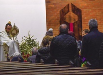 ◄	Kolędowanie  w kościele parafialnym św. Wojciecha w Koszalinie. Błogosławieństwo rodzin Najświętszym Sakramentem.