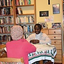 Siostra Anafrida Biro,  przełożona lubelskiej wspólnoty Sióstr NMP Królowej Afryki  (z prawej), rozmawia  z Samrawit, która u misjonarek znalazła rodzinną atmosferę