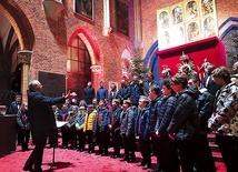 Na potrzeby „Evangelium Vitae” zostały przeznaczone ofiary zebrane w ostatnią niedzielę podczas koncertu kolęd „Poznańskich słowików” w katedrze wrocławskiej.