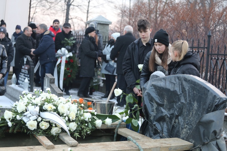 Ostatnie pożegnanie śp. ks. kan. Tadeusza Krzyżaka w Bielsku-Białej Hałcnowie