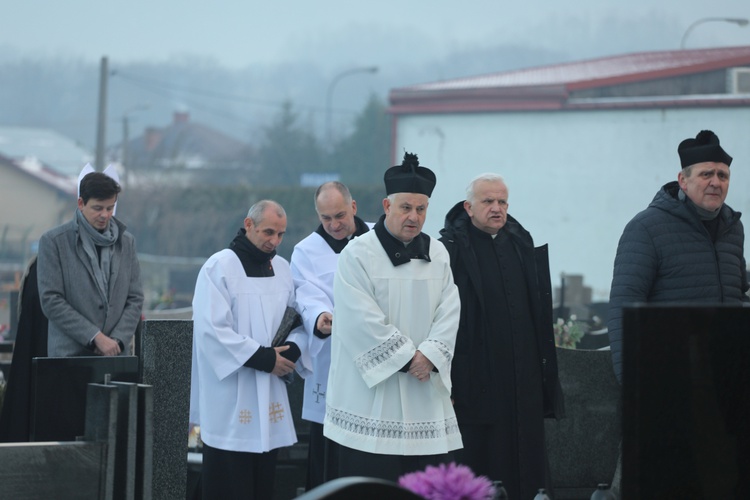 Ostatnie pożegnanie śp. ks. kan. Tadeusza Krzyżaka w Bielsku-Białej Hałcnowie