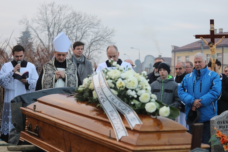 Ostatnie pożegnanie śp. ks. kan. Tadeusza Krzyżaka w Bielsku-Białej Hałcnowie