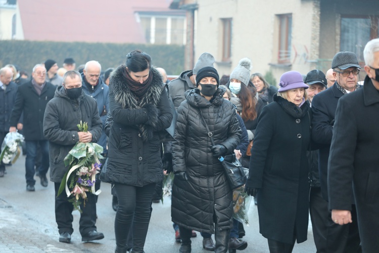 Ostatnie pożegnanie śp. ks. kan. Tadeusza Krzyżaka w Bielsku-Białej Hałcnowie