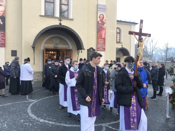 Ostatnie pożegnanie śp. ks. kan. Tadeusza Krzyżaka w Bielsku-Białej Hałcnowie