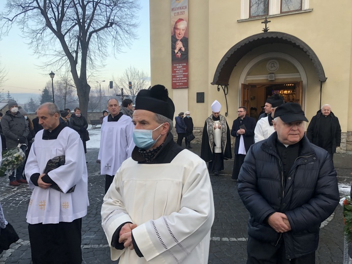 Ostatnie pożegnanie śp. ks. kan. Tadeusza Krzyżaka w Bielsku-Białej Hałcnowie