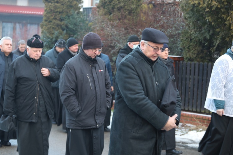 Ostatnie pożegnanie śp. ks. kan. Tadeusza Krzyżaka w Bielsku-Białej Hałcnowie