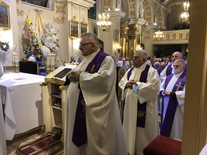 Ostatnie pożegnanie śp. ks. kan. Tadeusza Krzyżaka w Bielsku-Białej Hałcnowie