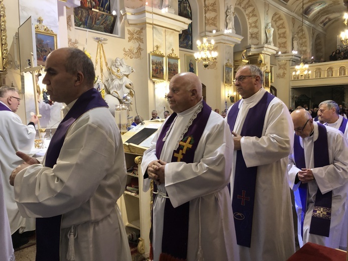 Ostatnie pożegnanie śp. ks. kan. Tadeusza Krzyżaka w Bielsku-Białej Hałcnowie