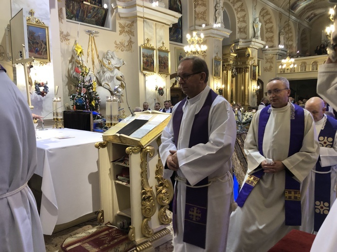 Ostatnie pożegnanie śp. ks. kan. Tadeusza Krzyżaka w Bielsku-Białej Hałcnowie