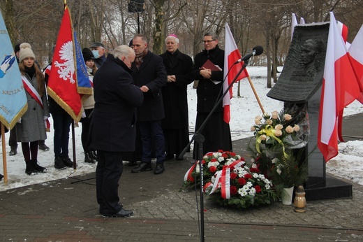 Odsłonięcie tablicy na Skwerze Ks. Jana Machy