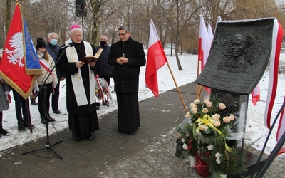 Ks. Jan Macha na płaskorzeźbie w Katowicach