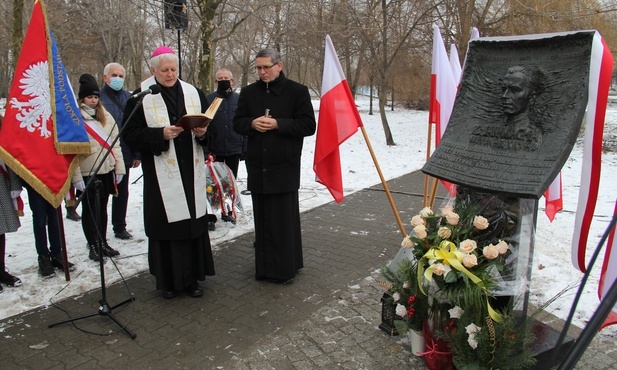 Ks. Jan Macha na płaskorzeźbie w Katowicach