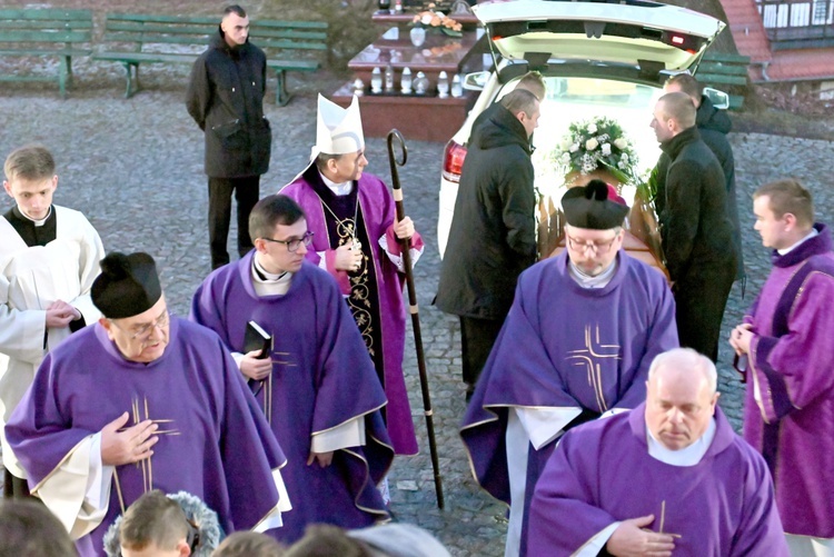 Msza żałobna ks. Antoniego Kopacza w Polanicy-Zdroju 