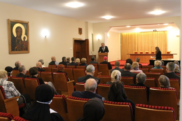 Konferencja na trzydziestolecie