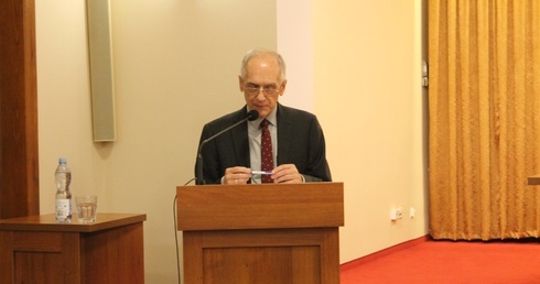 Konferencja na trzydziestolecie