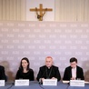 Debata „Wiara i niewiara polskiej mlodzieży”.  Od lewej: Tomasz Królak (KAI), Dominika Chylewska (Caritas Polska), bp Grzegorz Suchodolski, prof. Mirosława Grabowska (dyr. CBOS), o. Wojciech Surówka OP.