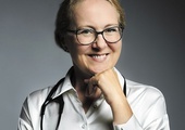 Dr Elżbieta Pyrkosz-‑Cifonelli, internista, kardiolog, geriatra.