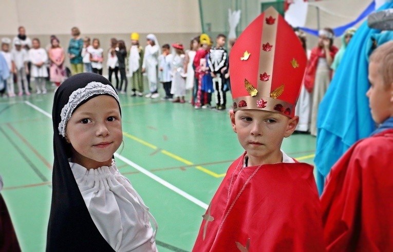 Zimowa półkolonia z kard. Wyszyńskim i matką Czacką