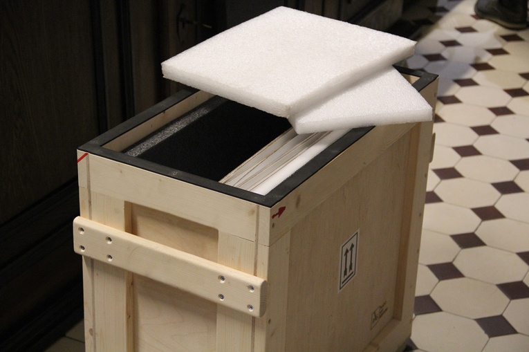 Matka Boża Adorująca z bliska