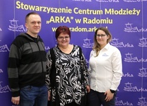 Do zgłaszania kandydatów zachęcają (od lewej) ks. Krzysztof Bochniak, Ewa Kamińska i Agnieszka Banasik.