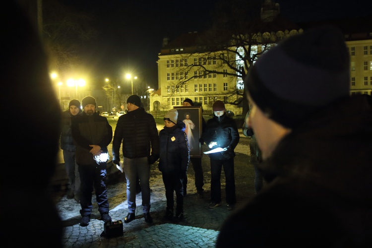 Wojownicy na Skwerze Orląt Lwowskich