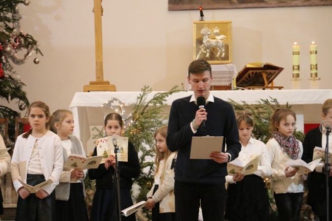 Kolędowanie w parafii Matki Odkupiciela w Radomiu