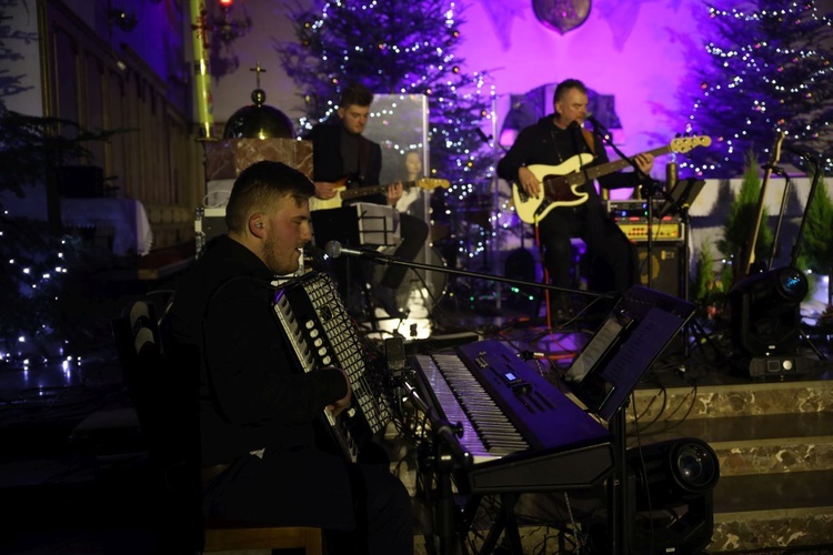 Młodzieżowe kolędowanie w Gromniku