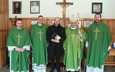 ▲	Podczas diecezjalnych uroczystości Krzysztof Książek dołączył  do Stowarzyszenia  Dzieła Biblijnego im. Jana Pawła II.