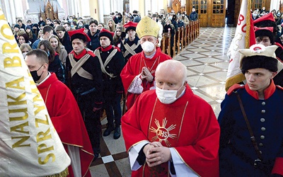 Rocznicowej Mszy św. w katedrze przewodniczył radomski biskup pomocniczy. 