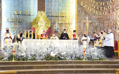 Liturgii przewodniczył biskup ordynariusz.
