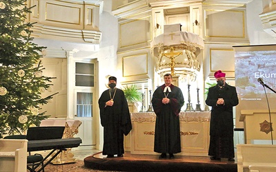 Arcybiskup Jerzy Pańkowski (Kościół prawosławny),  bp Ryszard Bogusz (Kościół luterański), abp Józef Kupny (Kościół katolicki).