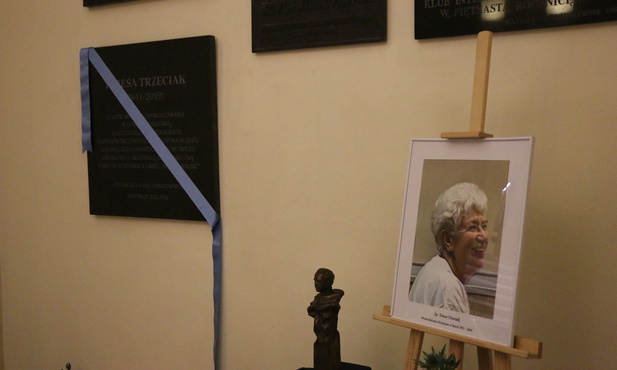 Abp W. Skworc o T. Trzeciak: Żyła i zużyła się dla brata i siostry
