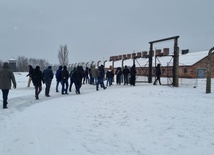 Na drodze krzyżowej w niemieckim obozie koncentracyjnym.