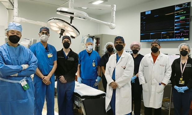 Zespół lekarzy z Centrum Medycznego Uniwersytetu w Maryland, którzy przeprowadzili przeszczep  serca świni człowiekowi.