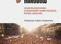 Adam Burakowski,
Aleksander Gubrynowicz,
Paweł Ukielski
1989.
Jesień narodów
PIW
Warszawa 2021
ss. 696