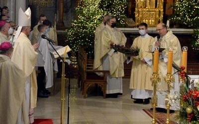 W imieniu obecnych życzenia składa ks. Marian Mazurkiewicz.