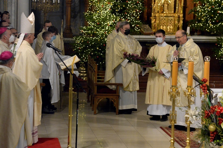 W imieniu obecnych życzenia składa ks. Marian Mazurkiewicz.