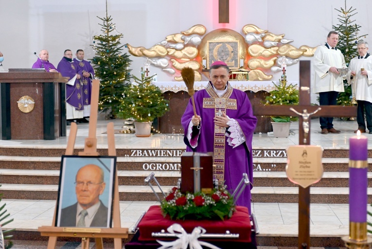 Obrzędy ostatniego pożegnania prochów Stefana Zięby.