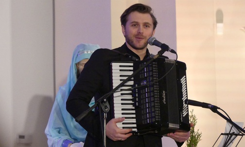 Andrzej Lampert podczas koncertu kolęd w bielskim kościele pallotynów.