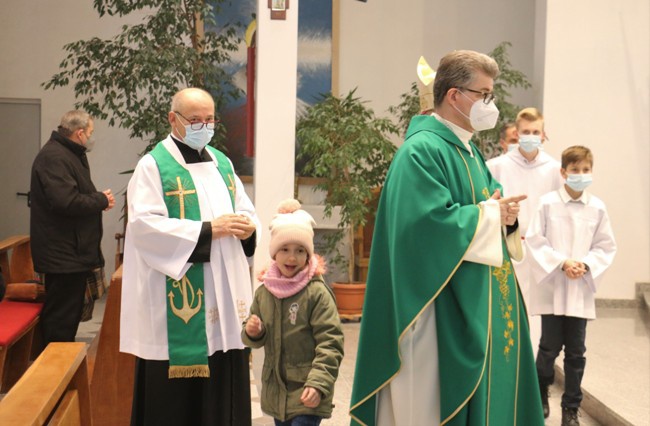 Płaskorzeźba Świętej Rodziny w kościele Świętego Krzyża w Radomiu