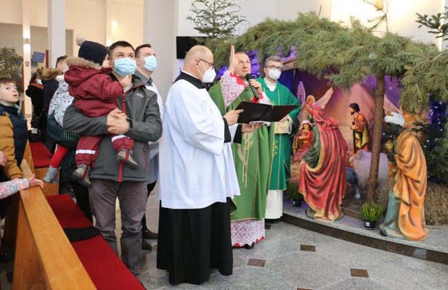 Płaskorzeźba Świętej Rodziny w kościele Świętego Krzyża w Radomiu