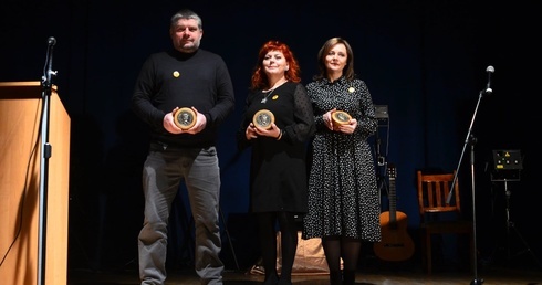 W przasnyskiej gali wzięli udział (od lewej): Robert Olszak, Grażyna Wróblewska, Grażyna Rogowska. Nieobecny był Marek Krauss.