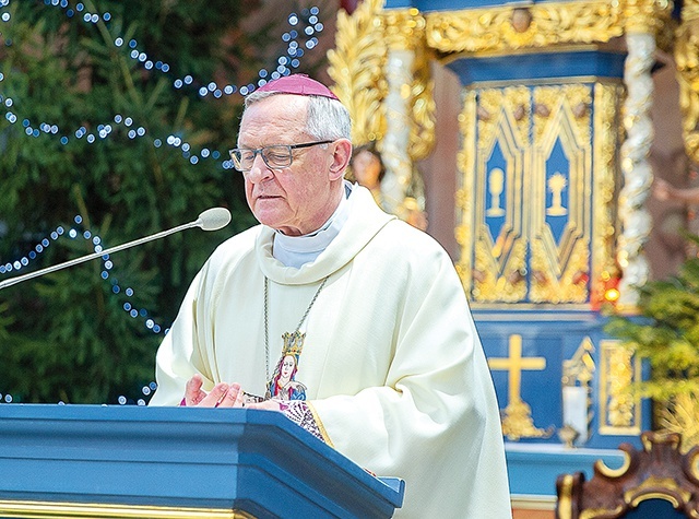 ▲	Spotkanie prowadził bp. Edward Dajczak. Więcej informacji na stronie internetowej diecezji.