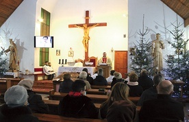 ▲	W jakubowskiej świątyni mieszczą się m.in. figury Matki Bożej Wspomożycielki Wiernych i św. Jana Bosko.