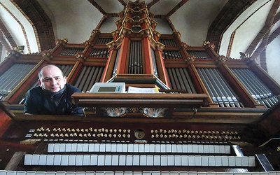 	– Mocno wierzę,  że dobra muzyka w liturgii pomaga zbliżyć się człowiekowi do Boga – podkreśla sulechowski organista. 