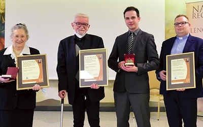 ▲	Laureaci uhonorowani przez olsztyński oddział Civitas Christiana.