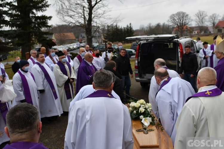 Pożegnanie śp. ks. Mirosława Wnuka