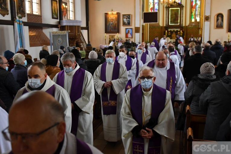 Pożegnanie śp. ks. Mirosława Wnuka