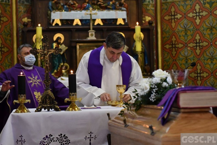 Pożegnanie śp. ks. Mirosława Wnuka